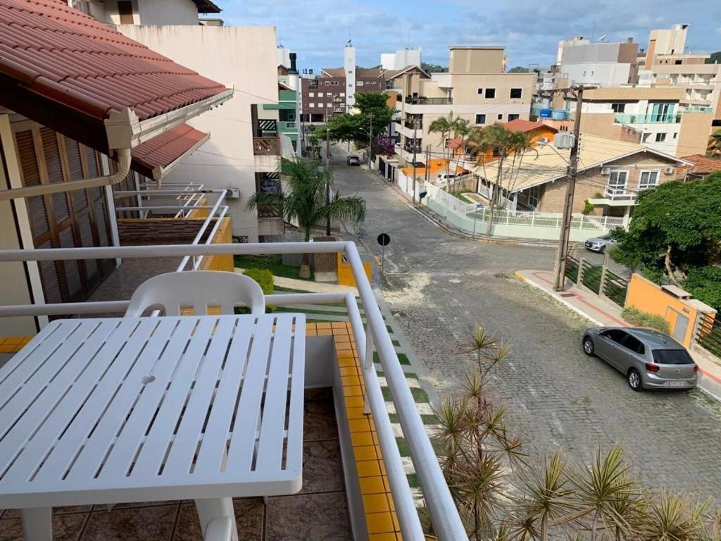شقة Res. Acapulco بومبينهاس المظهر الخارجي الصورة